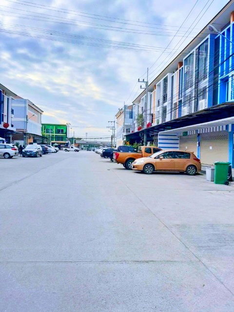 picture LatSawai LamlukKa District BTS Khu Khot 3.1km. For rent 3-storey townhouse 19sq.wa. 230sq.m. SaiMai - 6/8