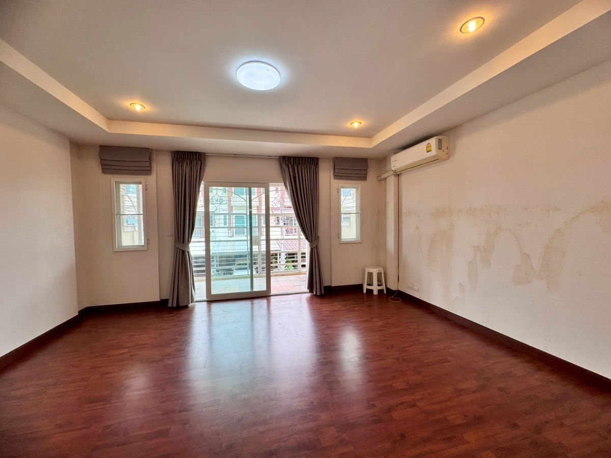 picture Urgent sale, Supalai Suan Luang Rama 9 Village, very new condition, only 4.1 million -668 - 2/13