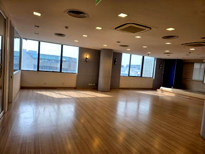 Office for rent Kamphangphet 6 Road :  Office for rent, juthamard Building, prime location, next to the main Vibhavadi Rangsit Road.