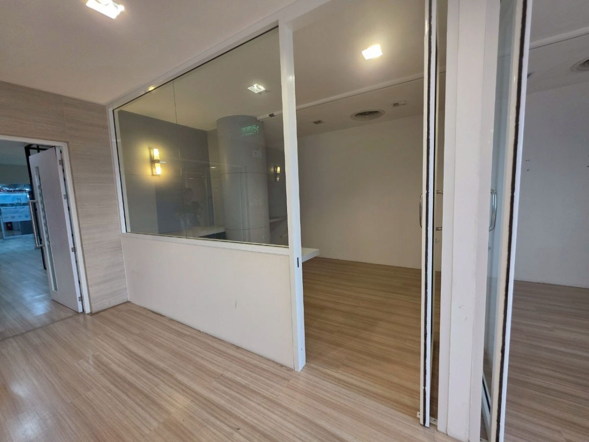 picture  Office for rent, juthamard Building, prime location, next to the main Vibhavadi Rangsit Road. - 4/5