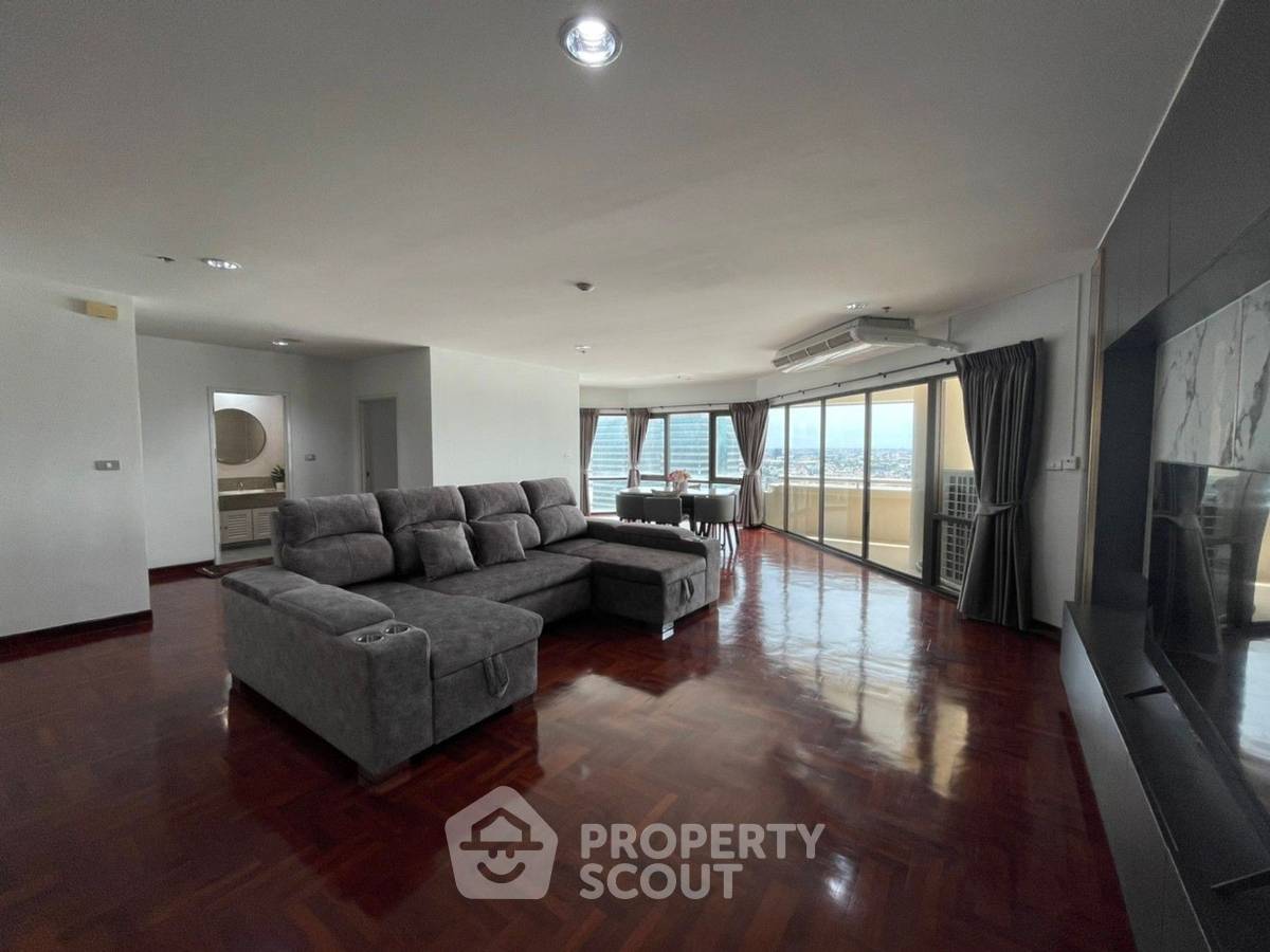 picture 2-BR Condo at Central City East Tower in Bang Na Nuea (ID 939368) - 1/14