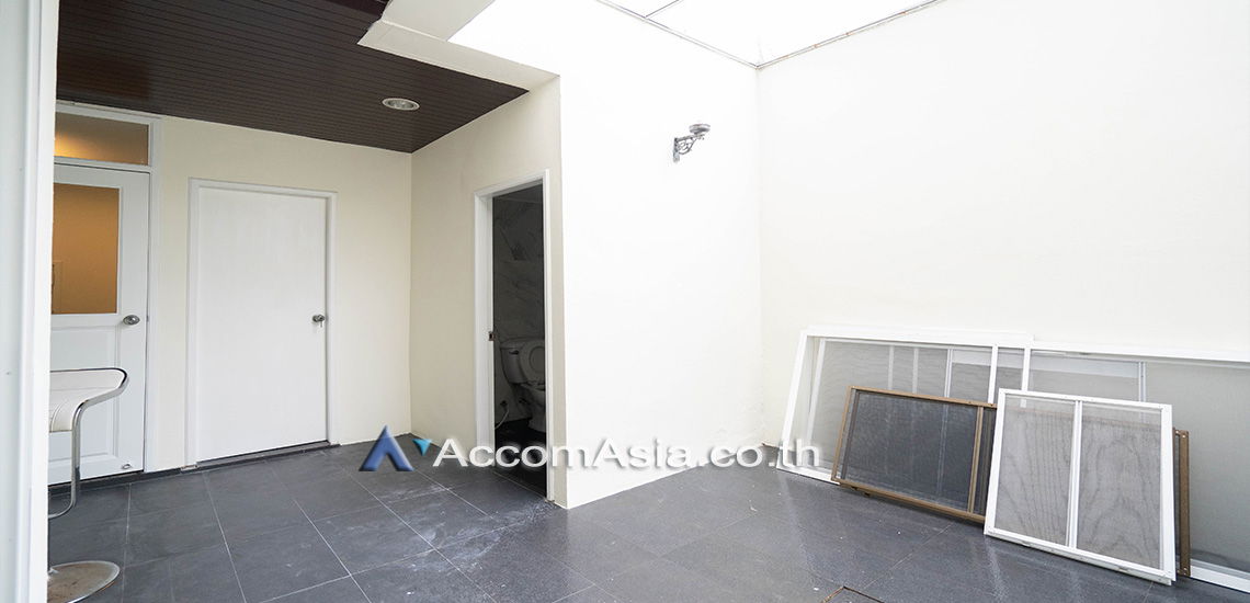 รูป 🔼🔽 AccomA 📩  Spacious house with light wood interiors and natural lighting in Sathorn (AA20501) - รูปที่ 18/19