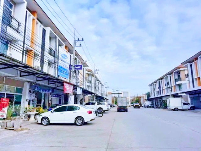 picture LatSawai LamlukKa District BTS Khu Khot 3.1km. For rent 3-storey townhouse 19sq.wa. 230sq.m. SaiMai - 7/8