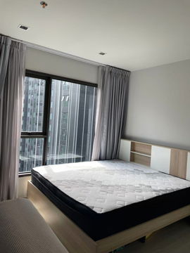 Life Asoke-Rama 9 URGENT SALE + FOR RENT