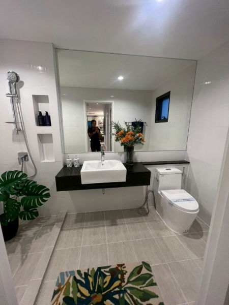 รูป บ้านเดี่ยวใกล้สนามบิน กระเป๋าใบเดียวพร้อมเข้าอยู่ พื้นที่ใช้สอยถึง 230 ตรม พร้อม 3 ที่จอดรถ - รูปที่ 9/16