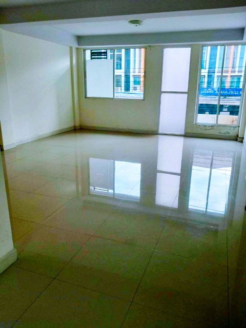 picture LatSawai LamlukKa District BTS Khu Khot 3.1km. For rent 3-storey townhouse 19sq.wa. 230sq.m. SaiMai - 3/8