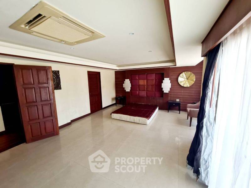 รูป ทาวน์เฮาท์ 8-ห้องนอน ใกล้ หาดจอมเทียน (ID 1570734) - รูปที่ 11/15