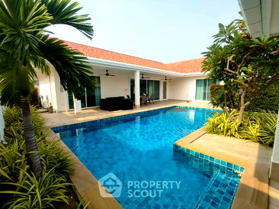 Houses for rent Petchburi : 3-BR Villa close to The Venezia (ID 2227530)