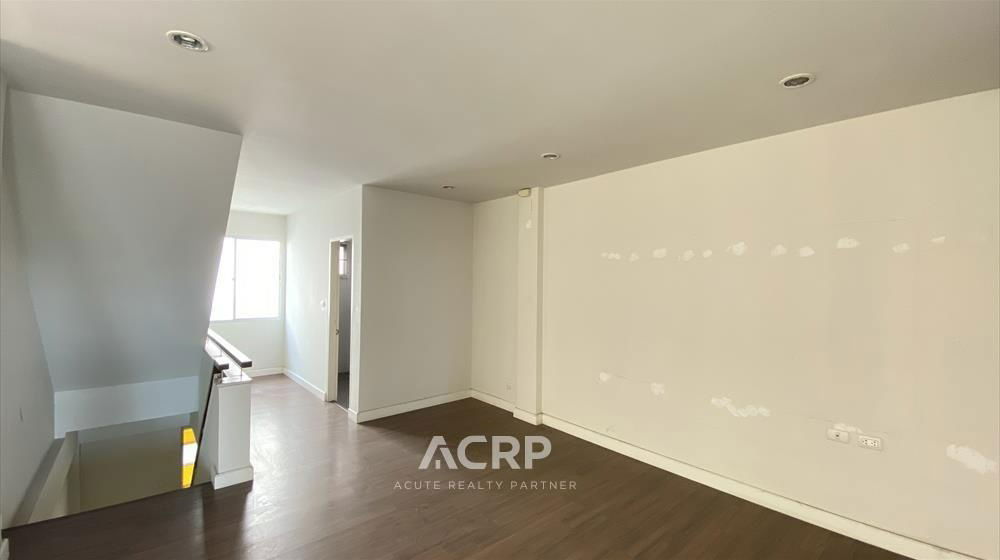 picture Shophouse for sale, 2 booths, Town Plus Pracha Uthit, quality from Sansiri, good location - 8/20