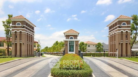3-BR Townhouse in Phraeksa Mai (ID 1997552)