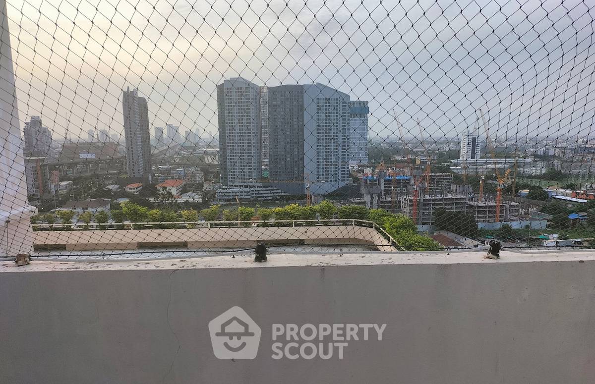 picture 3-BR Condo at Country Complex Bangna near BTS Bang Na (ID 1501289) - 8/20