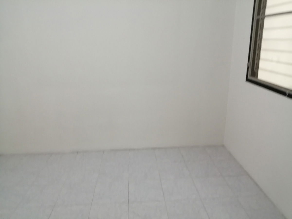 picture 1-Story Townhouse for Sale – Move-In Ready in Khlong 4, Prime Location Near Shopping and Local Amenities - 10/15