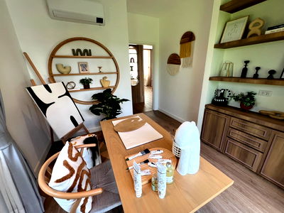 บ้านเดี่ยว บางเสาธง สมุทรปราการ : โครงการสราญสิริ ศรีวารี 2 ขายบ้านตัวอย่าง ตกแต่งครบ เฟอร์นิเจอร์จัดเต็ม พร้อมเข้าอยู่ แปลงมุมที่ดินใหญ่