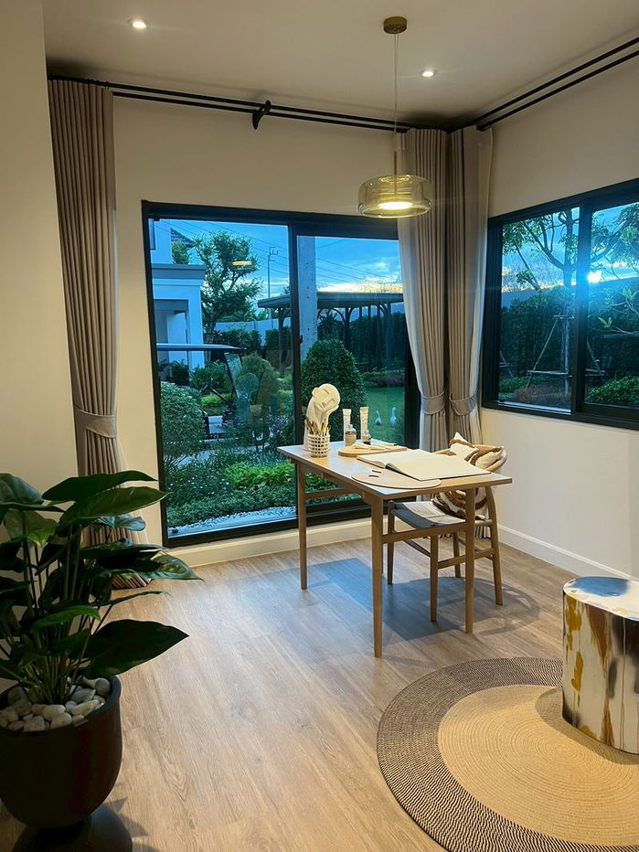 รูป บ้านตัวอย่าง ใกล้สนามบิน กระเป๋าใบเดียวพร้อมเข้าอยู่ พื้นที่ใช้สอยถึง 188 ตรม 4ห้องนอน - รูปที่ 2/13