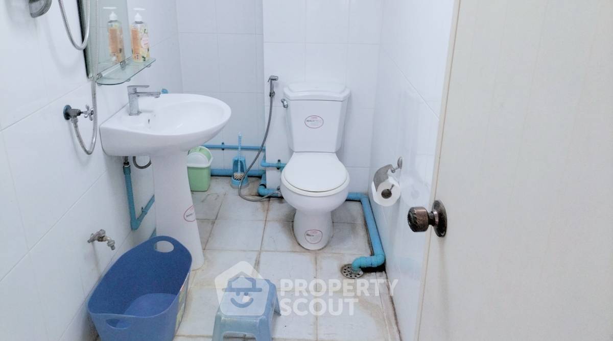 picture 3-BR Condo at Country Complex Bangna near BTS Bang Na (ID 1501289) - 10/20