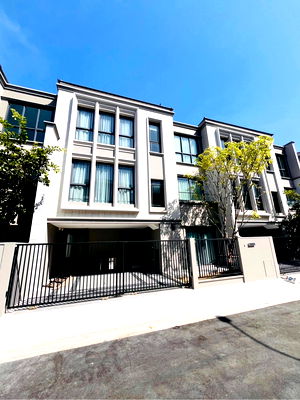 Houses for rent Suan Luang : P0174 Luxury Townhome for Rent - Baan Klang Muang Classe (Onnut)