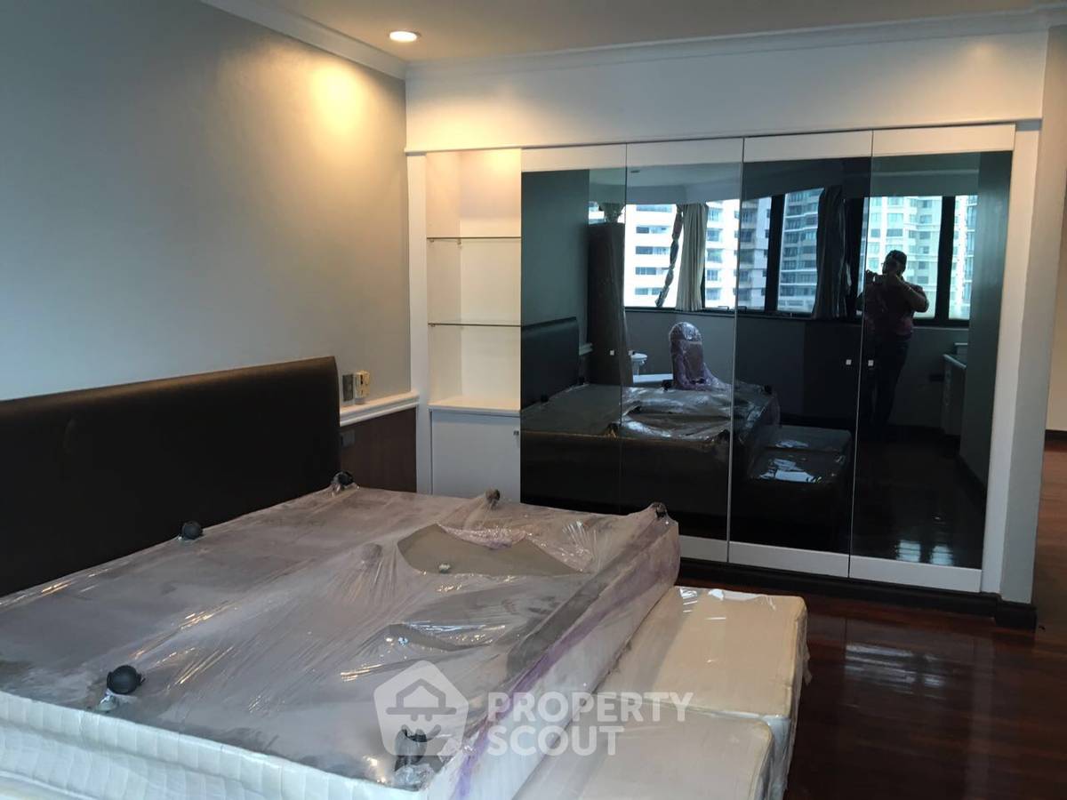 picture 3-BR Condo at President Park Condominium near MRT Queen Sirikit National Convention Centre (ID 514220) - 12/14
