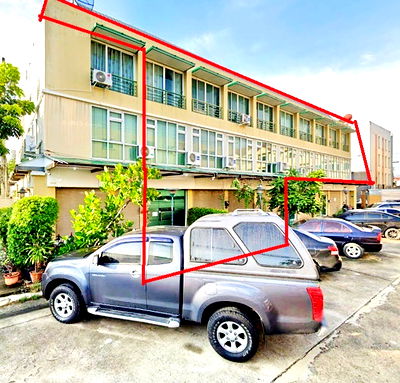 Shophouses for rent Pathumthani : Makro KlongLuang 600m. For rent 4-storey commercial building including rooftop Thai Market 300m.