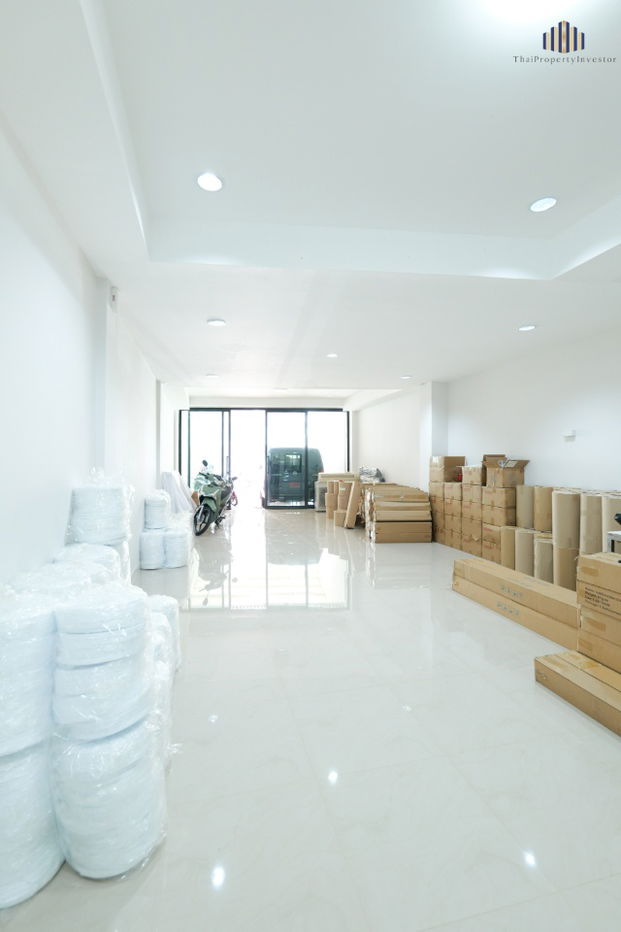 picture For Sale: 3-Storey Commercial Building (Shophouse) on Main Road – 28 sq. wah (112 sqm)  - 13/24