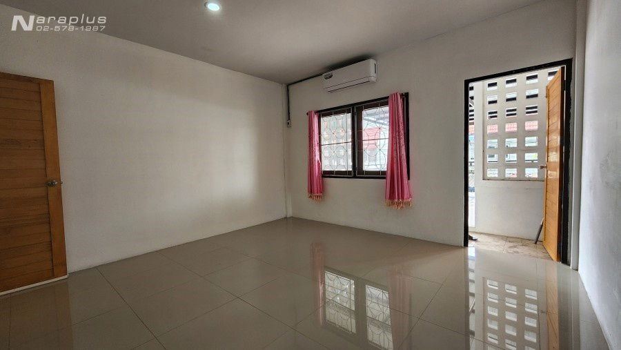 รูป 68070848 : ขายทาวน์เฮ้าส์ 2 ชั้น ตกแต่งสวย ขนาด 3 ห้องนอน บนที่ดิน 17.8 ตร.ว. หมู่บ้านมโนรมย์ 2 เลี่ยบคลองสอง 27 คลองสามวา กรุงเทพ - รูปที่ 14/17