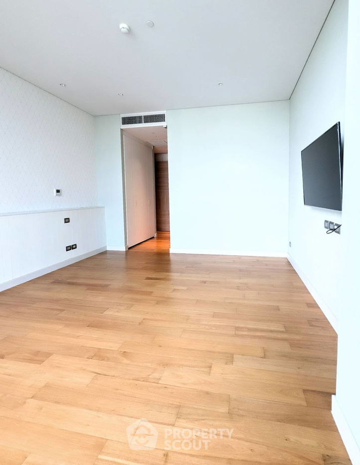 picture 3-BR Condo at Sindhorn Residence near BTS Ratchadamri (ID 1779156) - 5/9