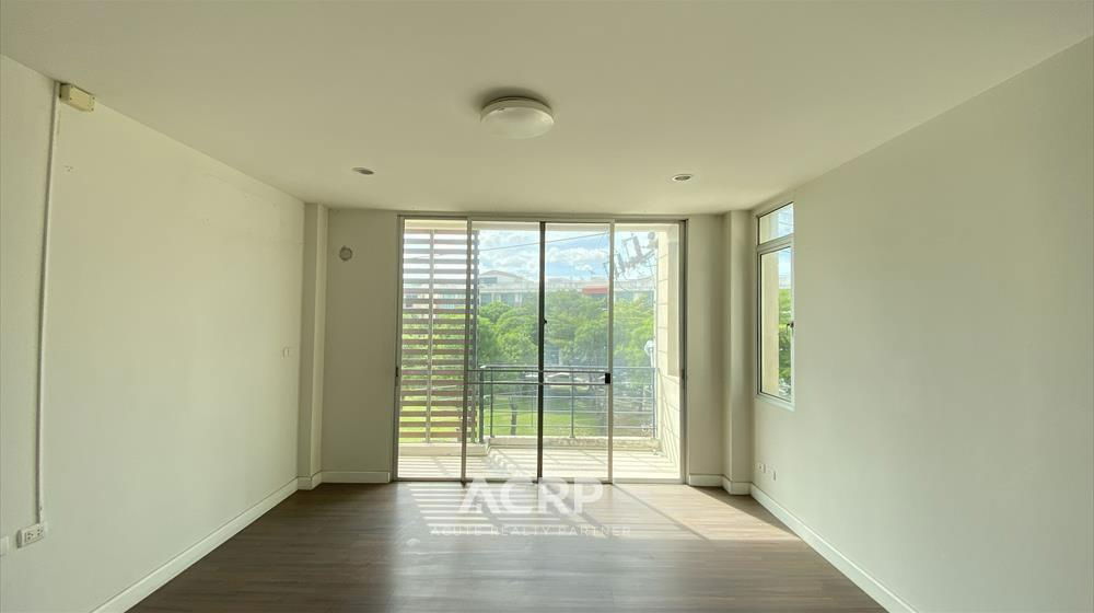 picture Shophouse for sale, 2 booths, Town Plus Pracha Uthit, quality from Sansiri, good location - 1/20
