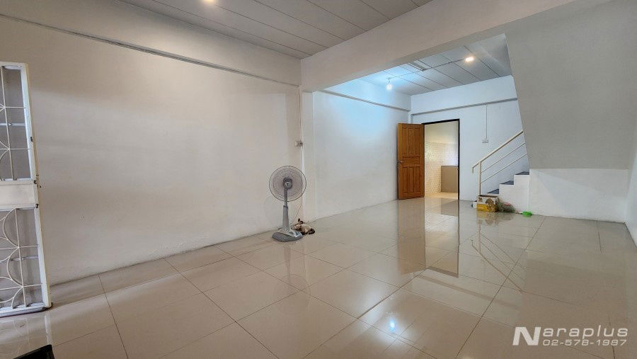 รูป 68070848 : ขายทาวน์เฮ้าส์ 2 ชั้น ตกแต่งสวย ขนาด 3 ห้องนอน บนที่ดิน 17.8 ตร.ว. หมู่บ้านมโนรมย์ 2 เลี่ยบคลองสอง 27 คลองสามวา กรุงเทพ - รูปที่ 5/17