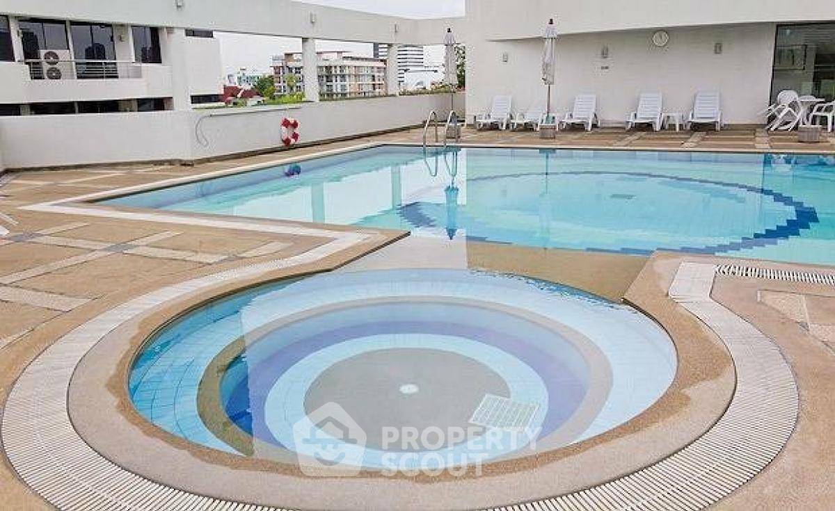 picture 2-BR Condo at Supalai Place Sukhumvit 39 near BTS Phrom Phong (ID 1600712) - 11/12