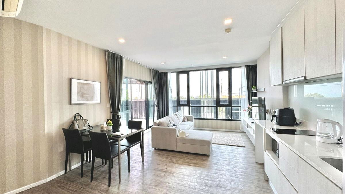 รูป For Rent | ไนท์บริดจ์ ดิ โอเชี่ยน ศรีราชา  📞 Call: 064-242-6068  🌊 เฟอร์ครบ | ห้องใหญ่มาก - รูปที่ 2/14