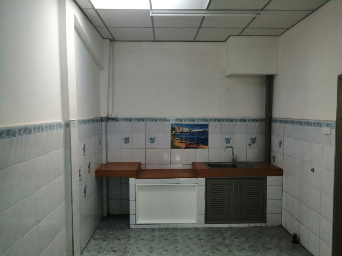 picture 2 storey townhouse for sale, ready to move in, Rangsit Khlong 4, very good location, near the community mall - 4/11