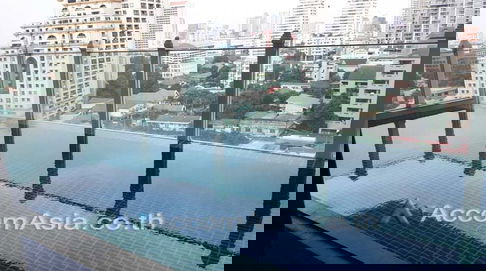 🔼🔽 AccomA 📩 Stylish high-floor condo with pool balcony near Phrom Phong (1516975)