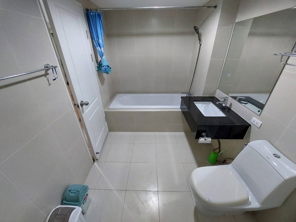 picture 3-Bedroom Condo Belle Grand Rama 9 for Rent - 7/18