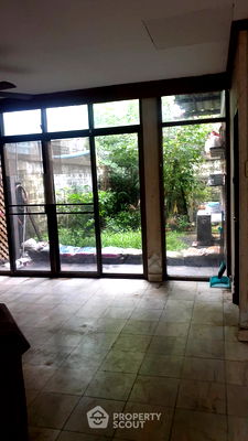 Townhouses for sale Sripatum University : 3-BR Townhouse in Talat Bang Khen (ID 2105824)