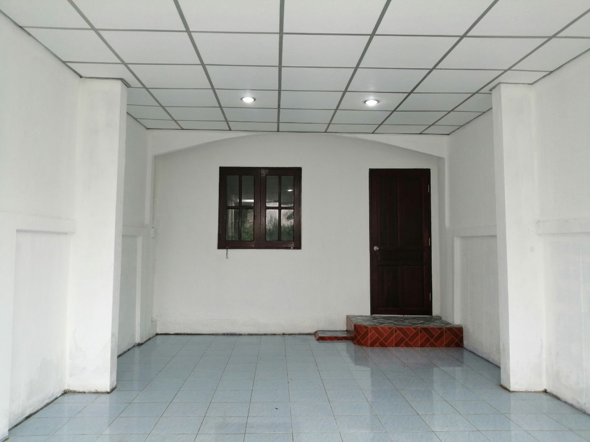 picture 2 storey townhouse for sale, ready to move in, Rangsit Khlong 4, very good location, near the community mall - 2/11