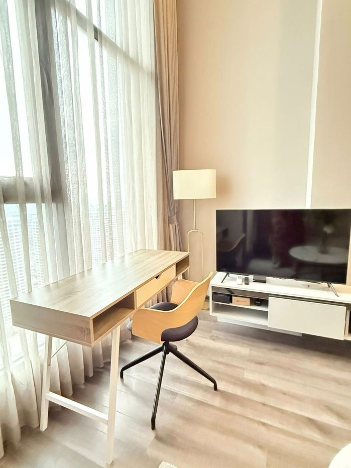 picture For rent, luxury condo in the heart of Ratchayothin, just a few steps to BTS, Duplex room, high ceiling, airy, comfortable, Line ID: @951qfbfi - 2/8