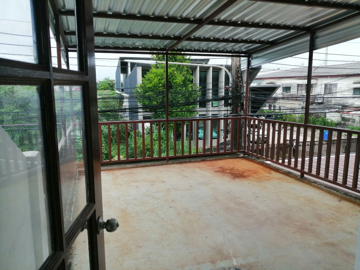 picture 2 storey townhouse for sale, ready to move in, Rangsit Khlong 4, very good location, near the community mall - 10/11