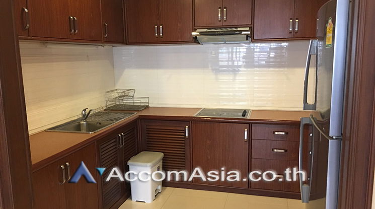 picture 🔼🔽 AccomA 📩 Classic condo with dark wood tones and cozy charm (1518239) - 2/8