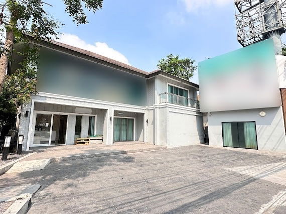 รูป บ้านเดี่ยวสองหลังทำเลดีมาก ติดถนนใหญ่เลียบทางด่วนรามอินทรา  ก่อนถึง Central Eastville 🍀💫 - รูปที่ 2/20