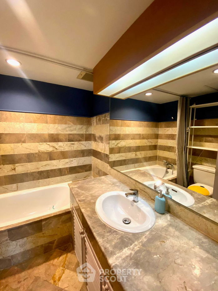 picture 2-BR Condo at Sukhumvit Suite near BTS Nana (ID 1346007) - 35/41