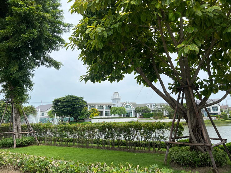 รูป บ้านตัวอย่างพร้อมอยู่ ราคาพิเศษ หน้าคลับเฮ้าส์และทะเลสาบ - รูปที่ 3/23