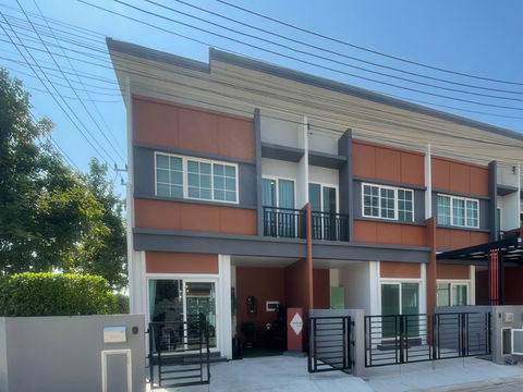 Townhomes on the main road, close to all major landmarks in Khon Kaen — at a special price! At Anasiri Maliwan, Khon Kaen.