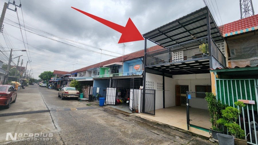 รูป 68070848 : ขายทาวน์เฮ้าส์ 2 ชั้น ตกแต่งสวย ขนาด 3 ห้องนอน บนที่ดิน 17.8 ตร.ว. หมู่บ้านมโนรมย์ 2 เลี่ยบคลองสอง 27 คลองสามวา กรุงเทพ - รูปที่ 2/17