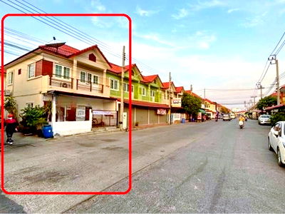 Townhouses for rent Muang Samut Prakarn Samut Prakarn : Bangpoo Industry Market 3.6km.Kanchanaphisek Lalliville Very Big! For rent 2-sto