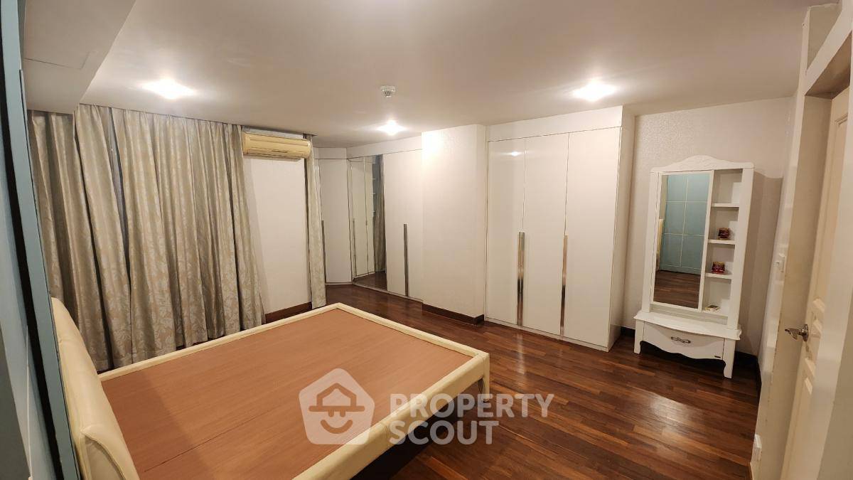 picture 2-BR Condo at Supalai Place Sukhumvit 39 near BTS Phrom Phong (ID 1600712) - 5/12