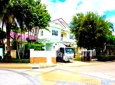 เช่าบ้านเดี่ยว ถนนเทพรักษ์ : ให้เช่า คฤหาสน์หรู 2 ชั้น 2 หลังใหญ่ ติดกัน พร้อมเฟอร์ บิ้วท์อินครบ 6นอน ตลาดถนอมมิตร เพลินนารี่มอลล์1.1 กม. MRTวัชรพล 2.1 กม.
