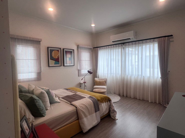 รูป บ้านตัวอย่างพร้อมอยู่ ราคาพิเศษ หน้าคลับเฮ้าส์และทะเลสาบ - รูปที่ 21/23