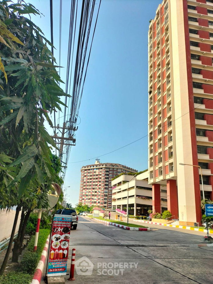 picture 3-BR Condo at Country Complex Bangna near BTS Bang Na (ID 1501289) - 13/20