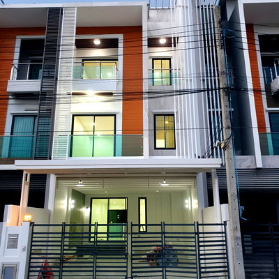 Townhouses for sale Saiaksorn School : Soi Sukhaphiban 5Soi Sukhaphiban 5