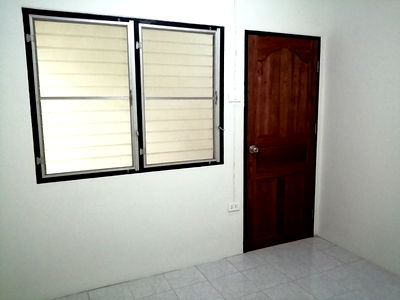 Townhouses for sale วิทยาลัยการปกครอง : 1-Story Townhouse for Sale – Move-In Ready in Khlong 4, Prime Location Near Shopping and Local Amenities