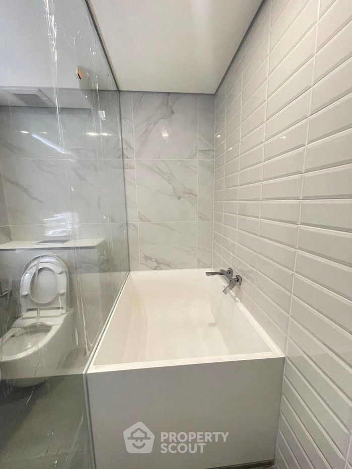 picture 1-BR Condo at Landmark @MRTA Station in Bang Kapi (ID 1728401) - 3/9